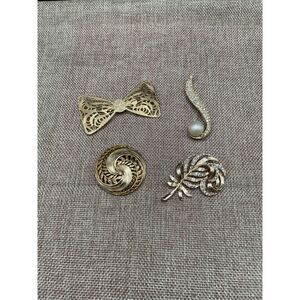 Vintage Bundle of 4 Broaches Pins Goldtone Stamped